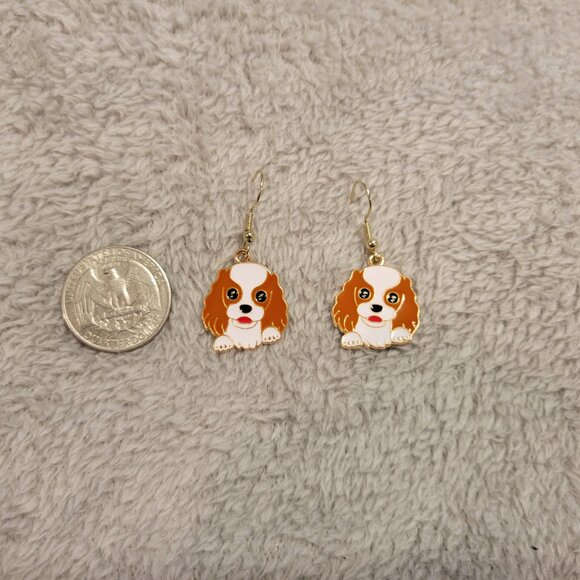 Spaniel Dog Puppy Earrings One Pair Gold Tone Hanging Dangle Fish Hook E22E - Picture 2 of 3